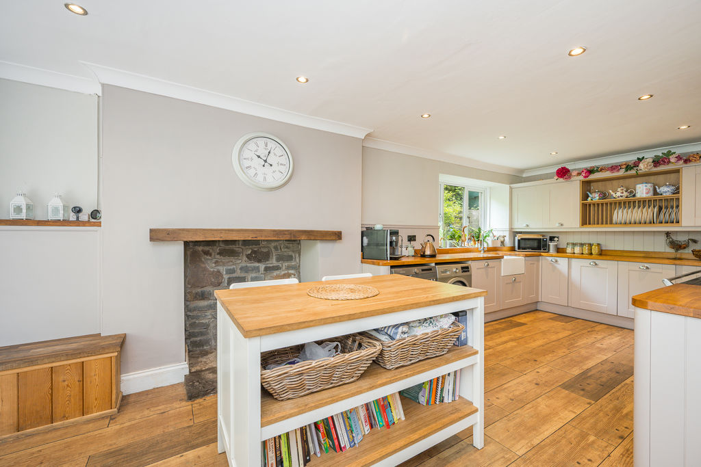 Kitchen- click for photo gallery